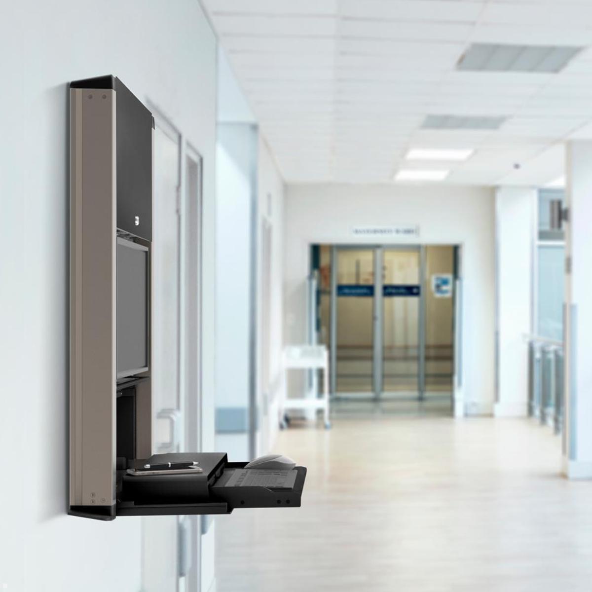 Ergotron CareFit PC Wandarbeitsplatz mit Gehäuse, schwarz (61-367-060), Beispiel im Krankenhaus Ergotron CareFit PC Wandarbeitsplatz mit Gehäuse, schwarz (61-367-060), Beispiel im Krankenhaus