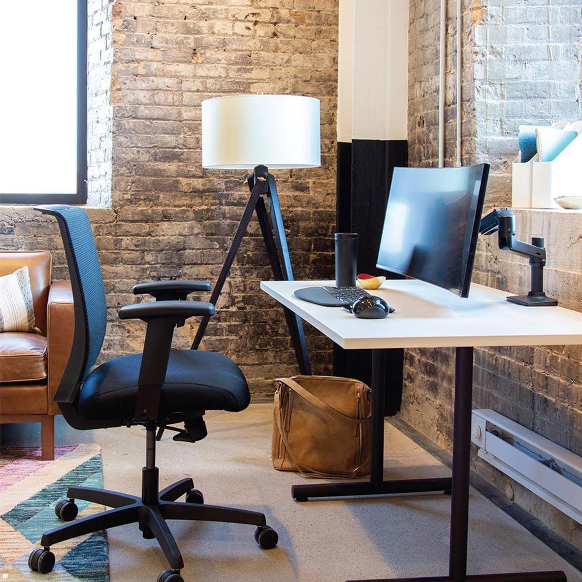 Ergotron LX Arm Monitor Tischhalterung für USM Tische (46-242-225), Anwendungsbeispiel Ergotron LX Arm Monitor Tischhalterung für USM Tische (46-242-225), Anwendungsbeispiel