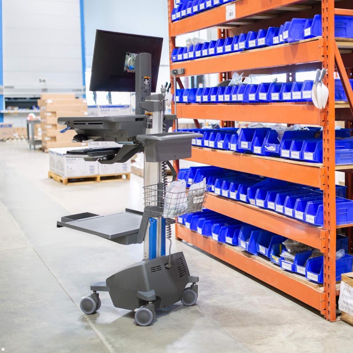 Ergotron StyleView mobiler Arbeitsplatz mit Monitorhalter Akku EU, Anwendungsbeispiel im Lager Ergotron StyleView mobiler Arbeitsplatz mit Monitorhalter Akku EU, Anwendungsbeispiel im Lager
