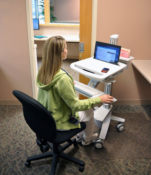 Ergotron StyleView EMR-Laptopwagen (SV41-6100-0) Anwendungsbeispiel Ergotron StyleView EMR-Laptopwagen (SV41-6100-0) Anwendungsbeispiel