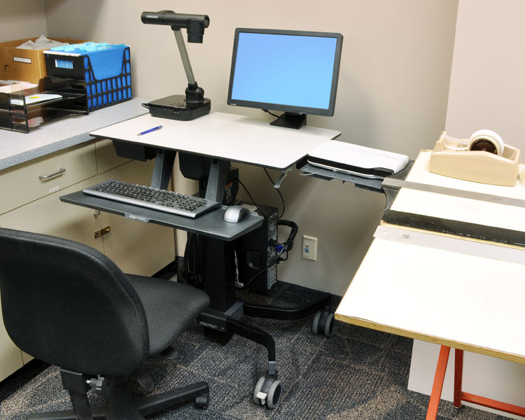 Ergotron TeachWell Steh Sitz Tisch mit Ablage und Rollen (24-220-055), Anwendung Ergotron TeachWell Steh Sitz Tisch mit Ablage und Rollen (24-220-055), Anwendung